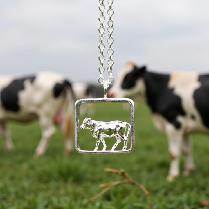 Sterling silver cow necklace, Handmade cow jewellery for women, silver cow necklace, Elegant pendant in sterling silver, Perfect gift for cow lovers, Silver cow charm necklace on a stylish belcher chain

Cow-themed jewellery gift box – Ideal cow gift for her