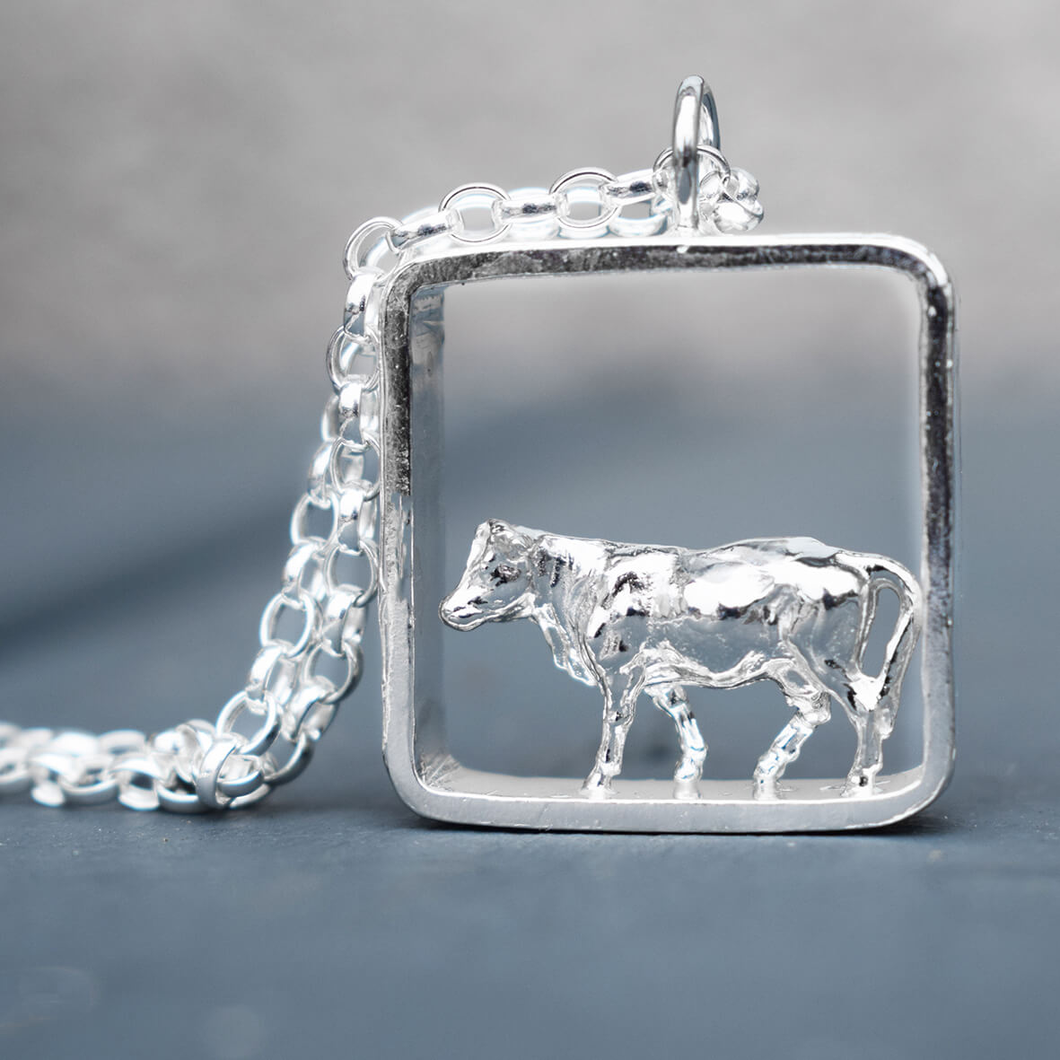 Sterling silver cow necklace, Handmade cow jewellery for women, silver cow necklace, Elegant pendant in sterling silver, Perfect gift for cow lovers, Silver cow charm necklace on a stylish belcher chain

Cow-themed jewellery gift box – Ideal cow gift for her
