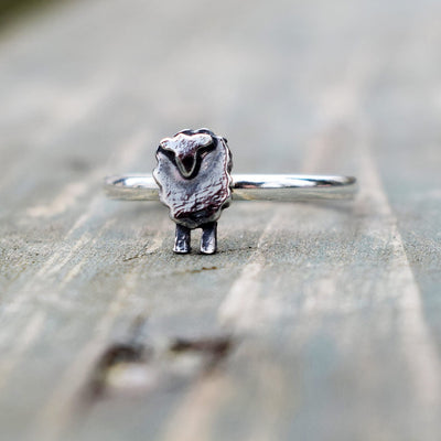tiny sheep ring, tiny animal ring, silver sheep ring, black sheep ring, black sheep jewellery, black sheep present, ring for young farmer, ring for shepherdess, sheep jewellery gift
